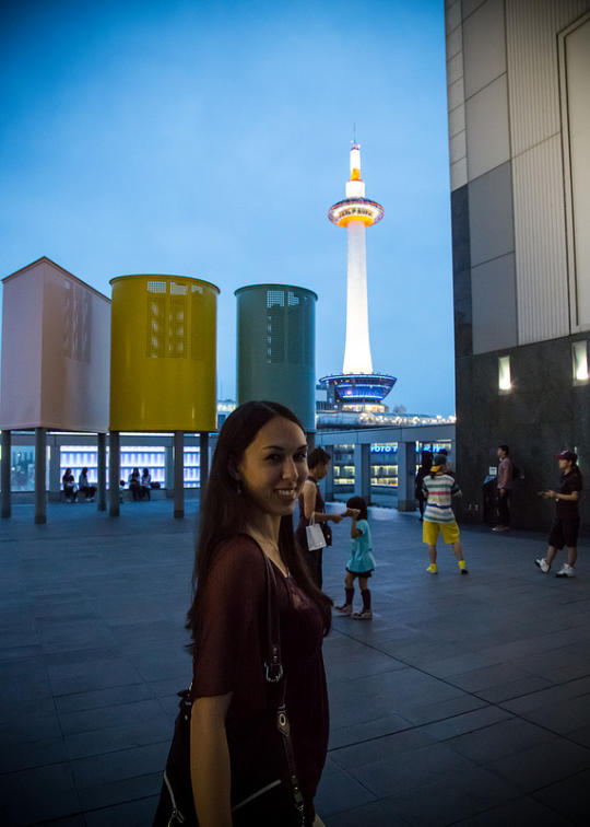 Allison in front of Kyoto Tower