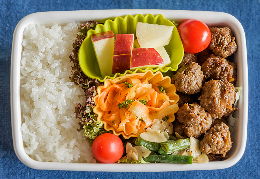 meatballbento-packing-step4-new.jpg