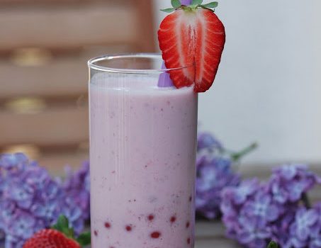 Popping Boba Soy Strawberry Shake / ソイの苺シェイク