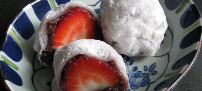 Super Easy Rice Paper Strawberry Daifuku Mochi – Hiroko's Recipes