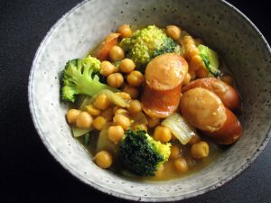 Curry Flavoured Chickpeas, Sausage & Broccoli – Hiroko's Recipes