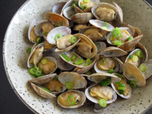 Steamed Clams with Sake (Rice Wine) – Hiroko's Recipes