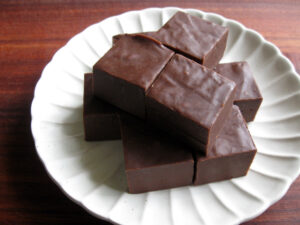 Super Easy Chocolate Fudge – Hiroko's Recipes