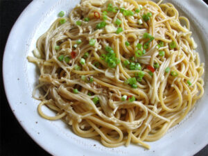 Low-Carb Enoki & Spaghetti Aglio Olio Peperoncino – Hiroko's Recipes