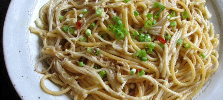 Low-Carb Enoki & Spaghetti Aglio Olio Peperoncino – Hiroko's Recipes