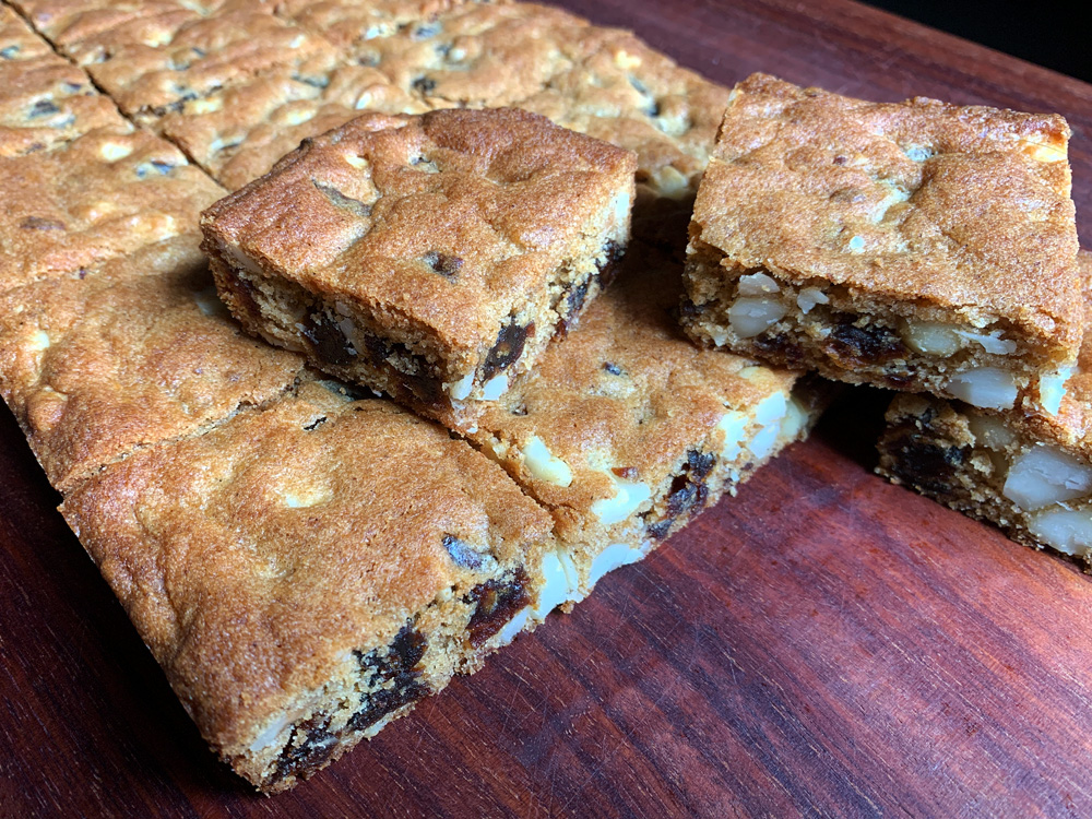 Date & Macadamia Nut Slice – Hiroko's Recipes