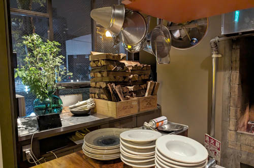 Casime Gastropub: Fukuoka- bento.com listing