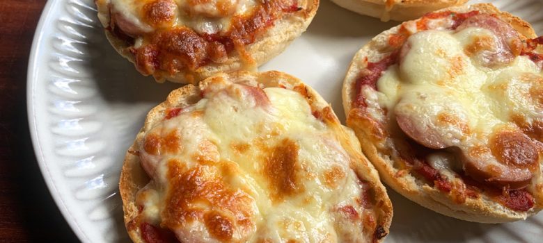 English Muffin Pizza – Hiroko's Recipes
