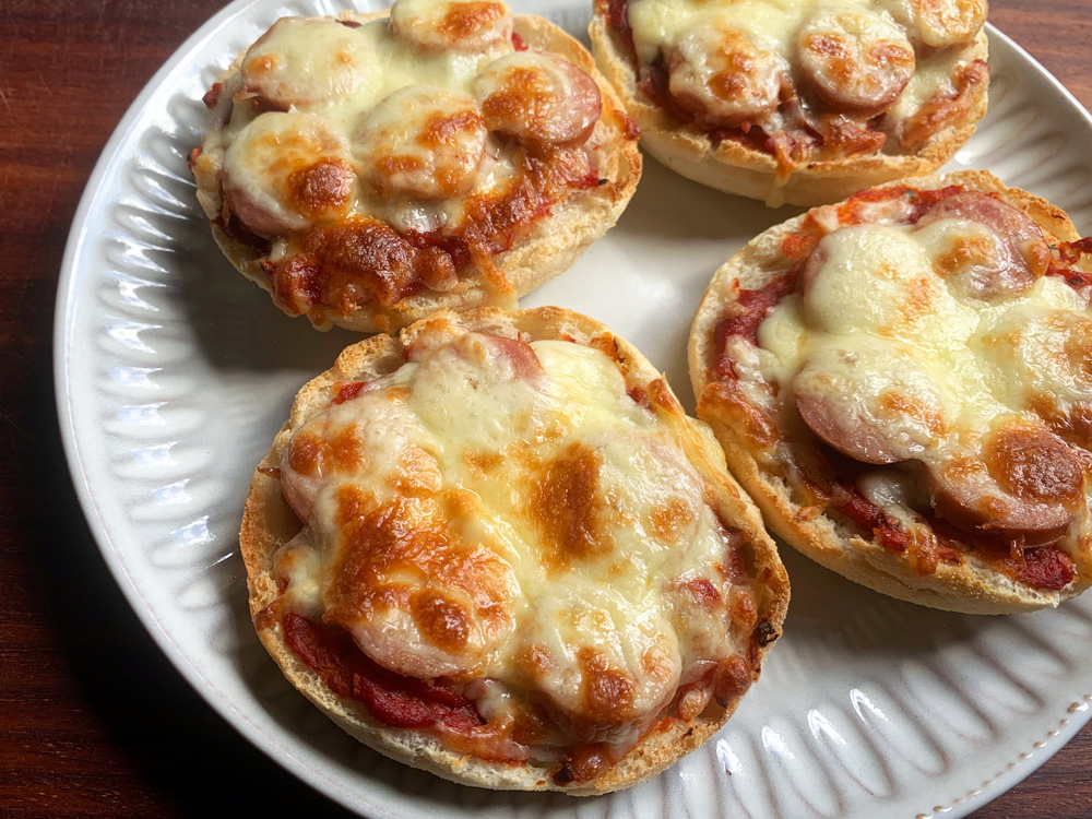 English Muffin Pizza – Hiroko's Recipes
