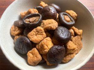 Simmered Shiitake & Tofu Puffs – Hiroko's Recipes