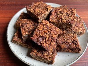 Dates, Cocoa & Oats Slice – Hiroko's Recipes